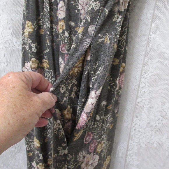 Floral Print Maxi Dress in Charcoal - Picture 7 of 10